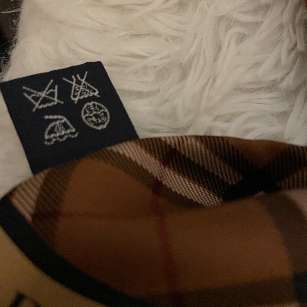 Burberrys silk scarf - Picture 4 of 6
